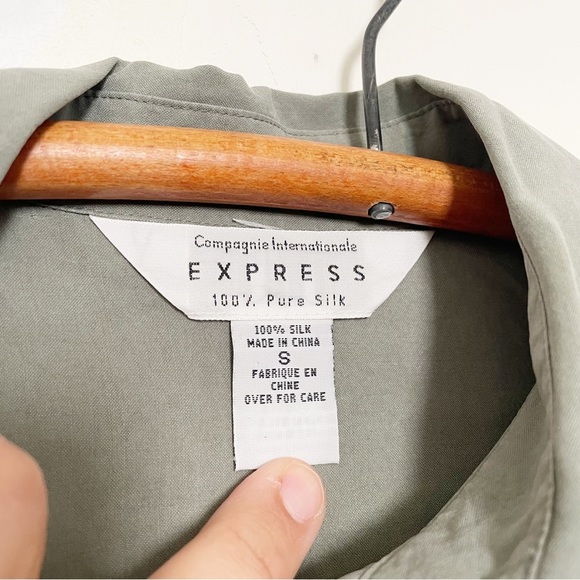 Vintage 90s Express 100% Silk Oversized Button Down Shirt Sage Green Size Small - Picture 2 of 8